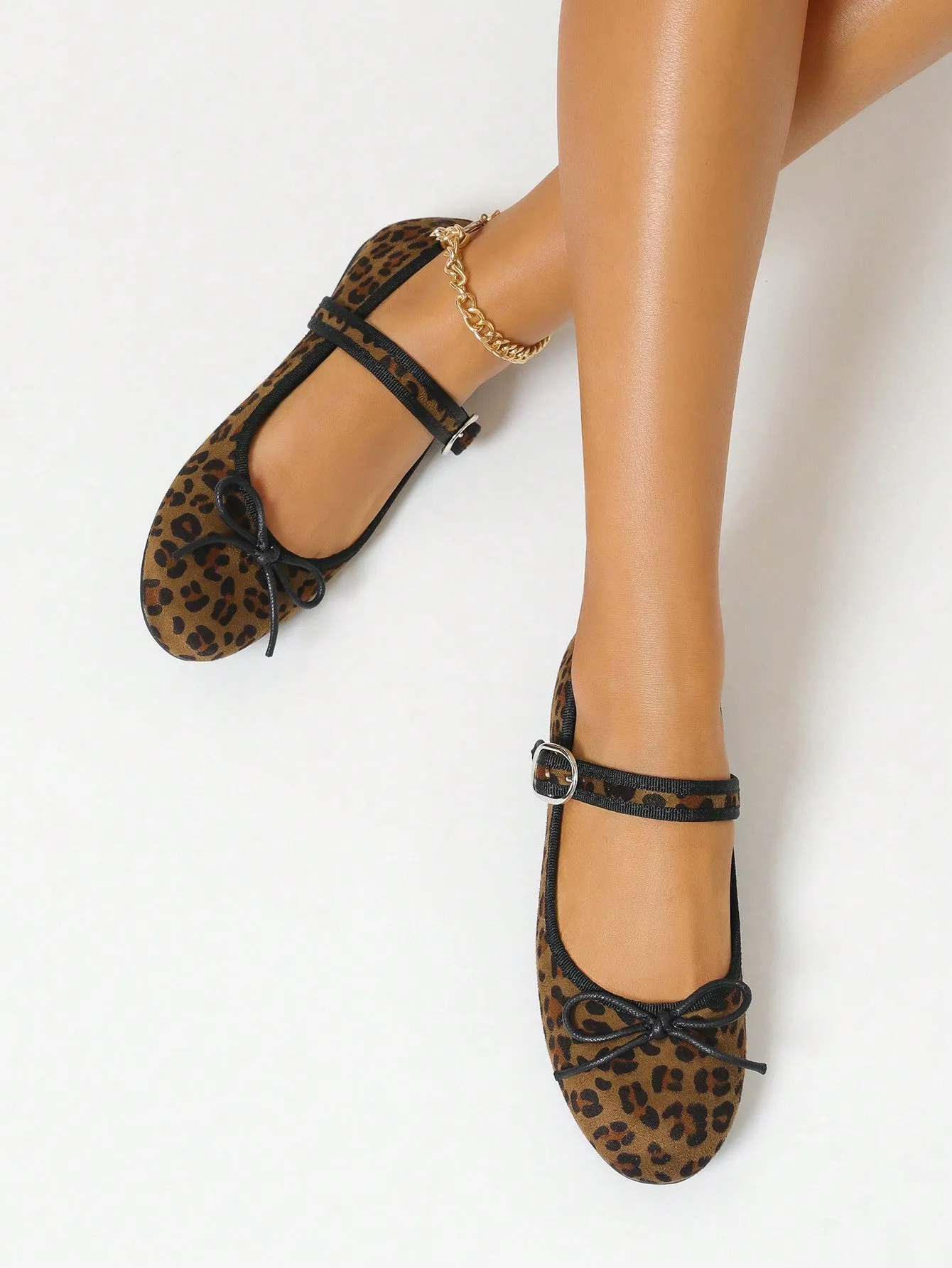 2024 Women's Outdoor Style Flat Shoes: Comfortable & Stylish Animal Print Loafers