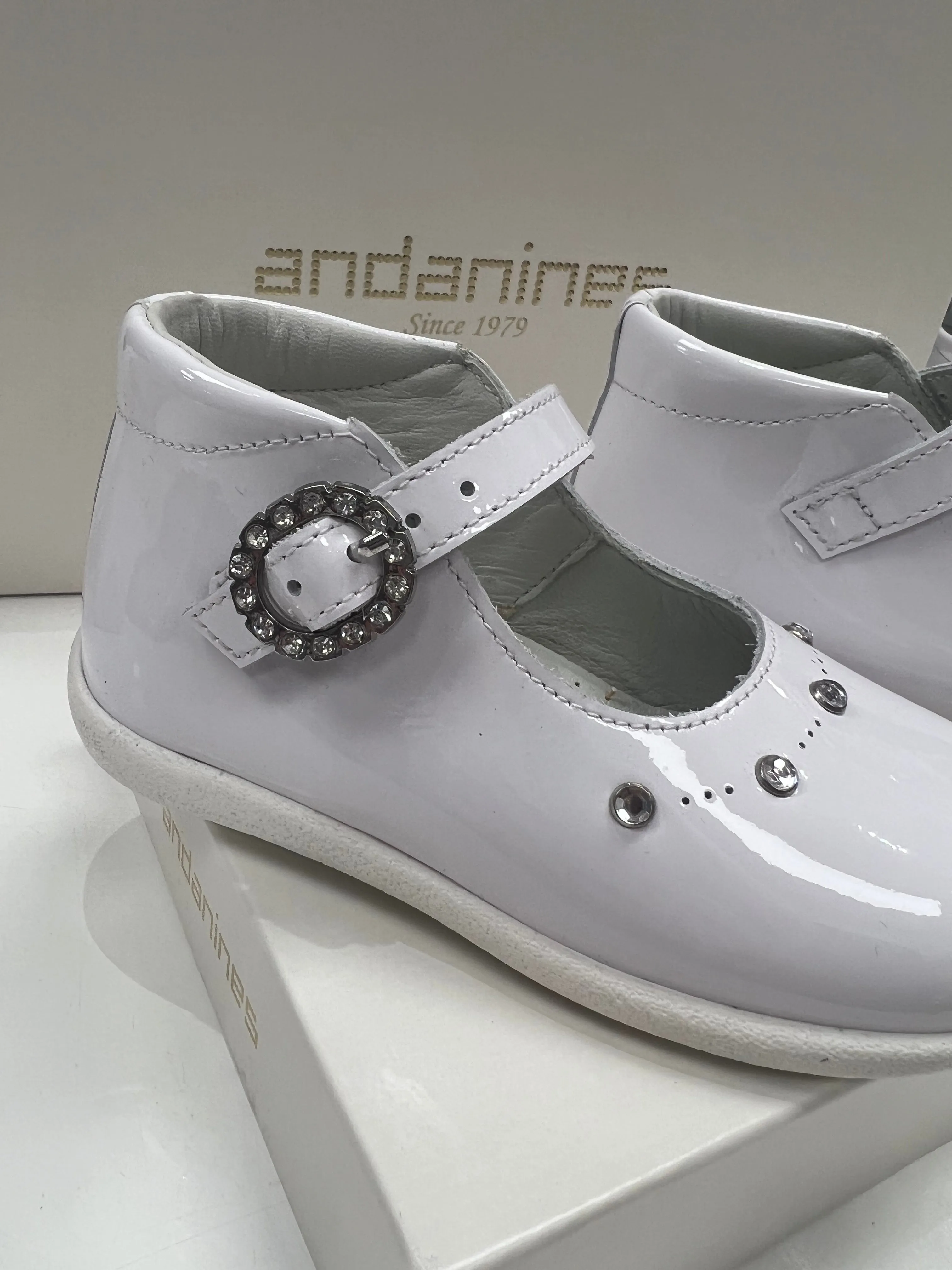 232250 Patent White Andanines