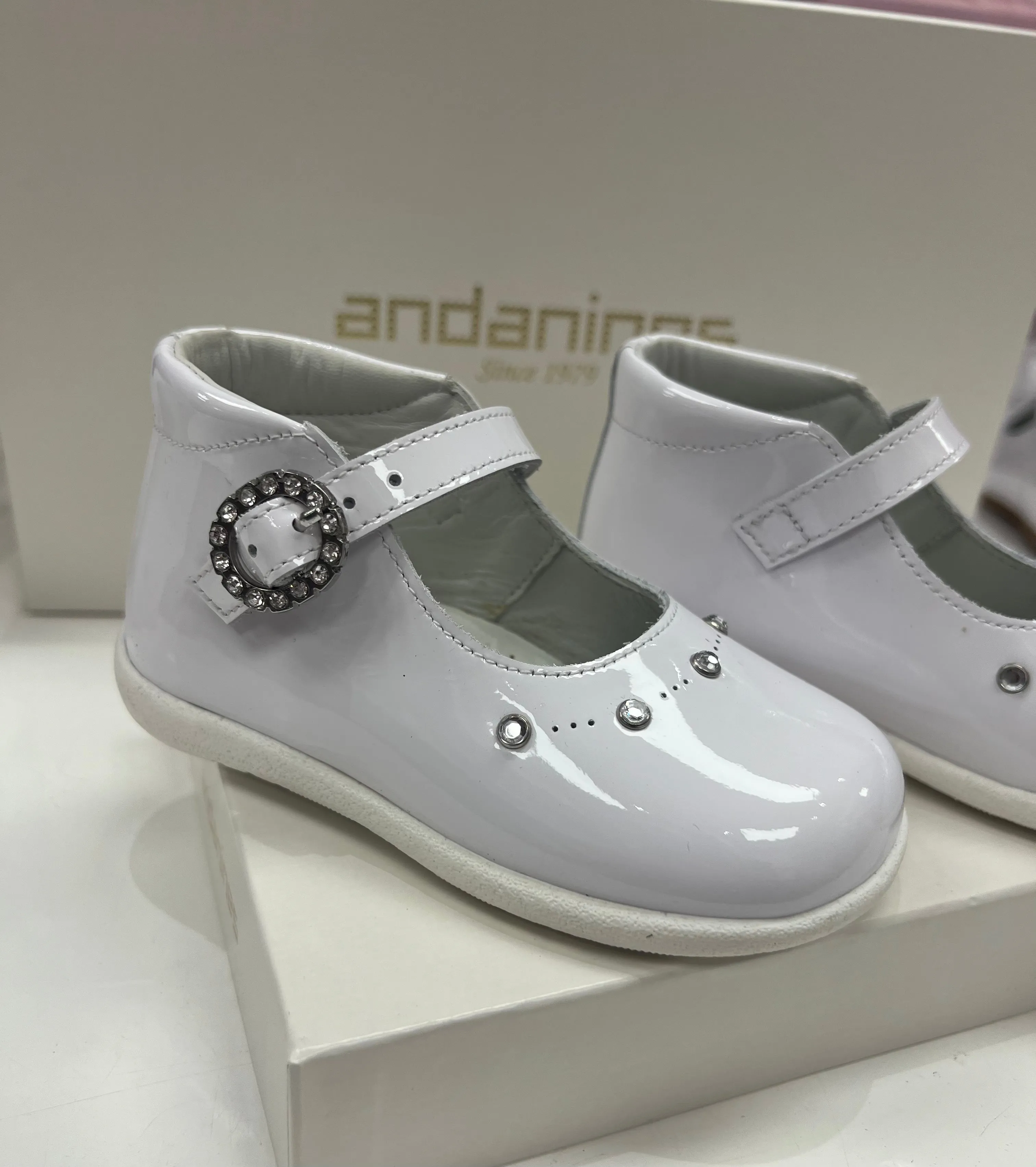 232250 Patent White Andanines