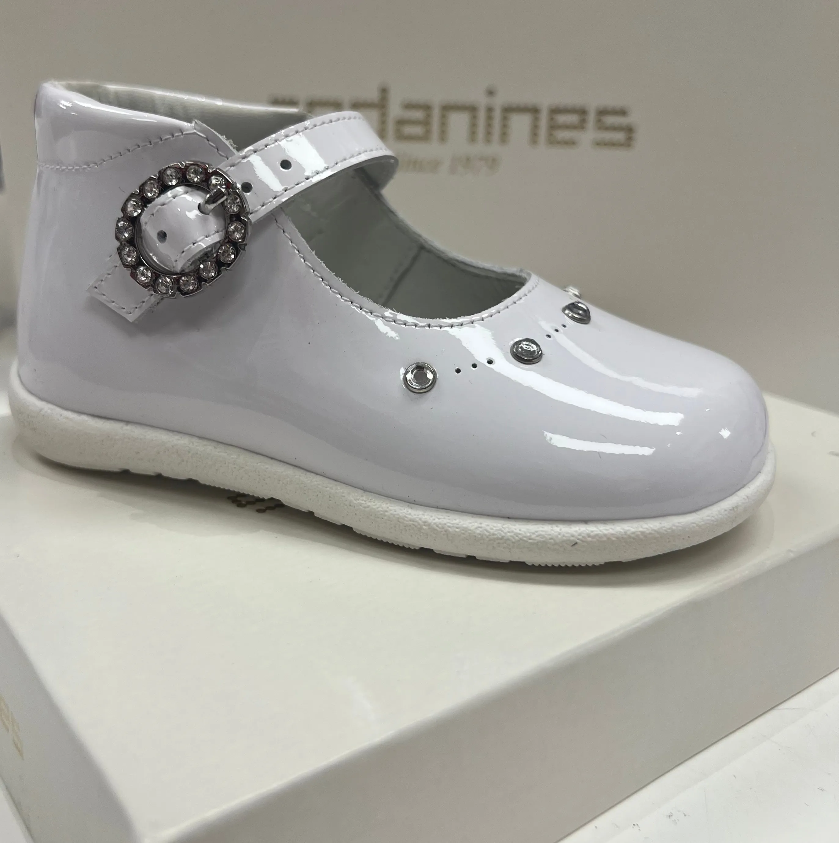 232250 Patent White Andanines