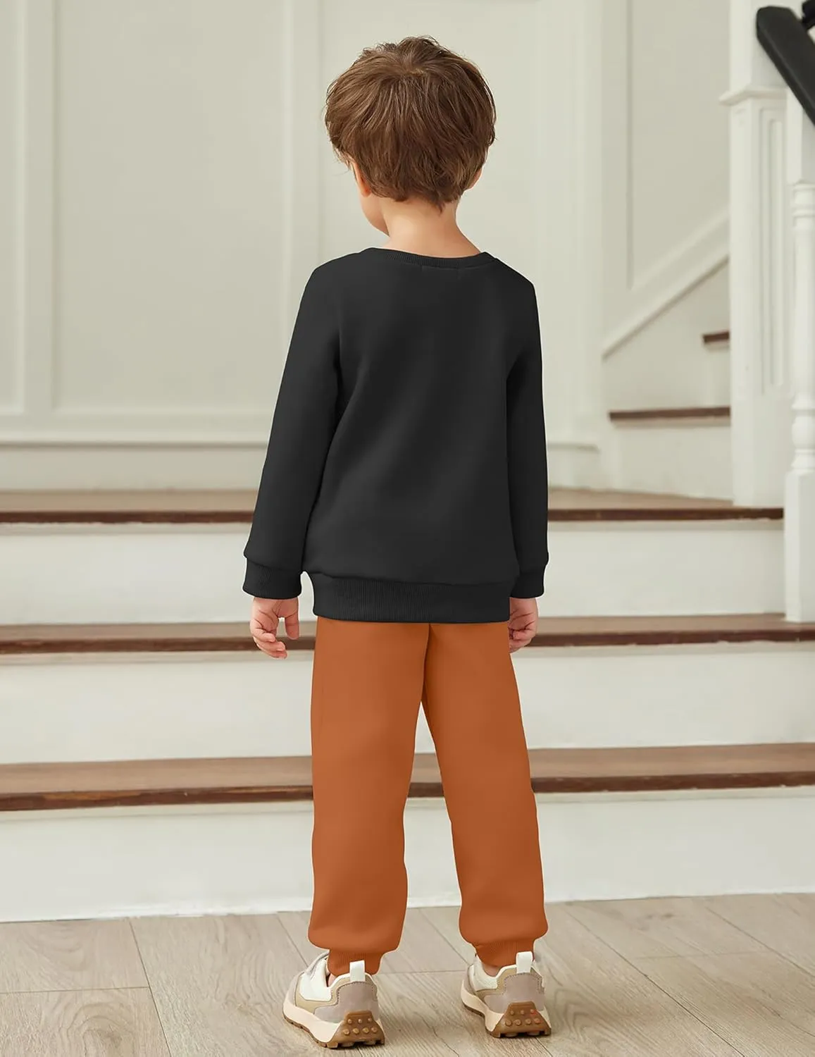 Arshiner Boys Round Neck Long Sleeve Sweatshirt and Pants Set