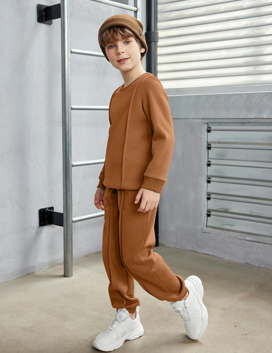 Arshiner Boys Round Neck Long Sleeve Sweatshirt and Pants Set