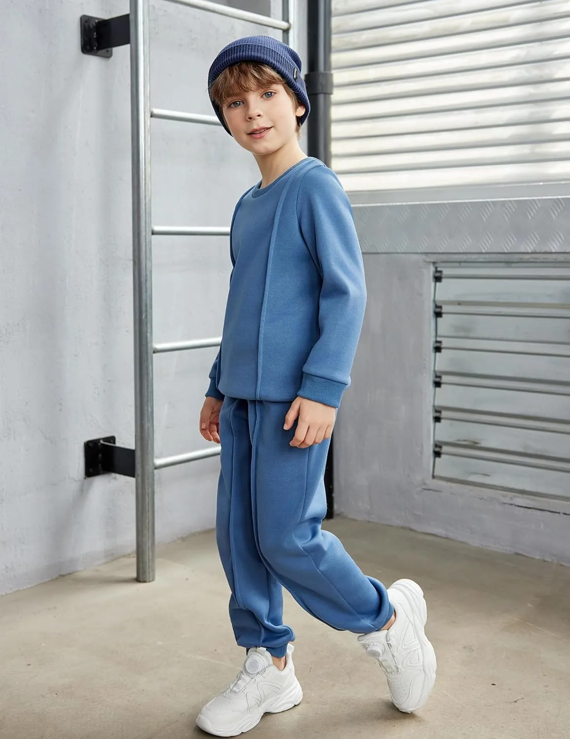 Arshiner Boys Round Neck Long Sleeve Sweatshirt and Pants Set