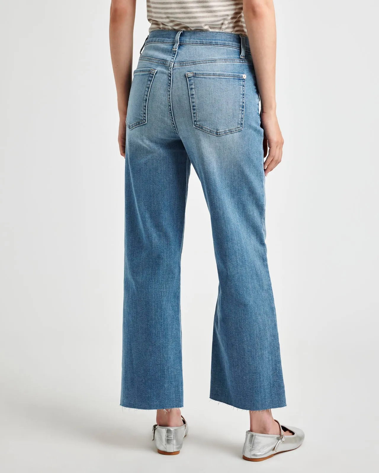 Light Wash Cropped Wide Leg Raw Hem Jean