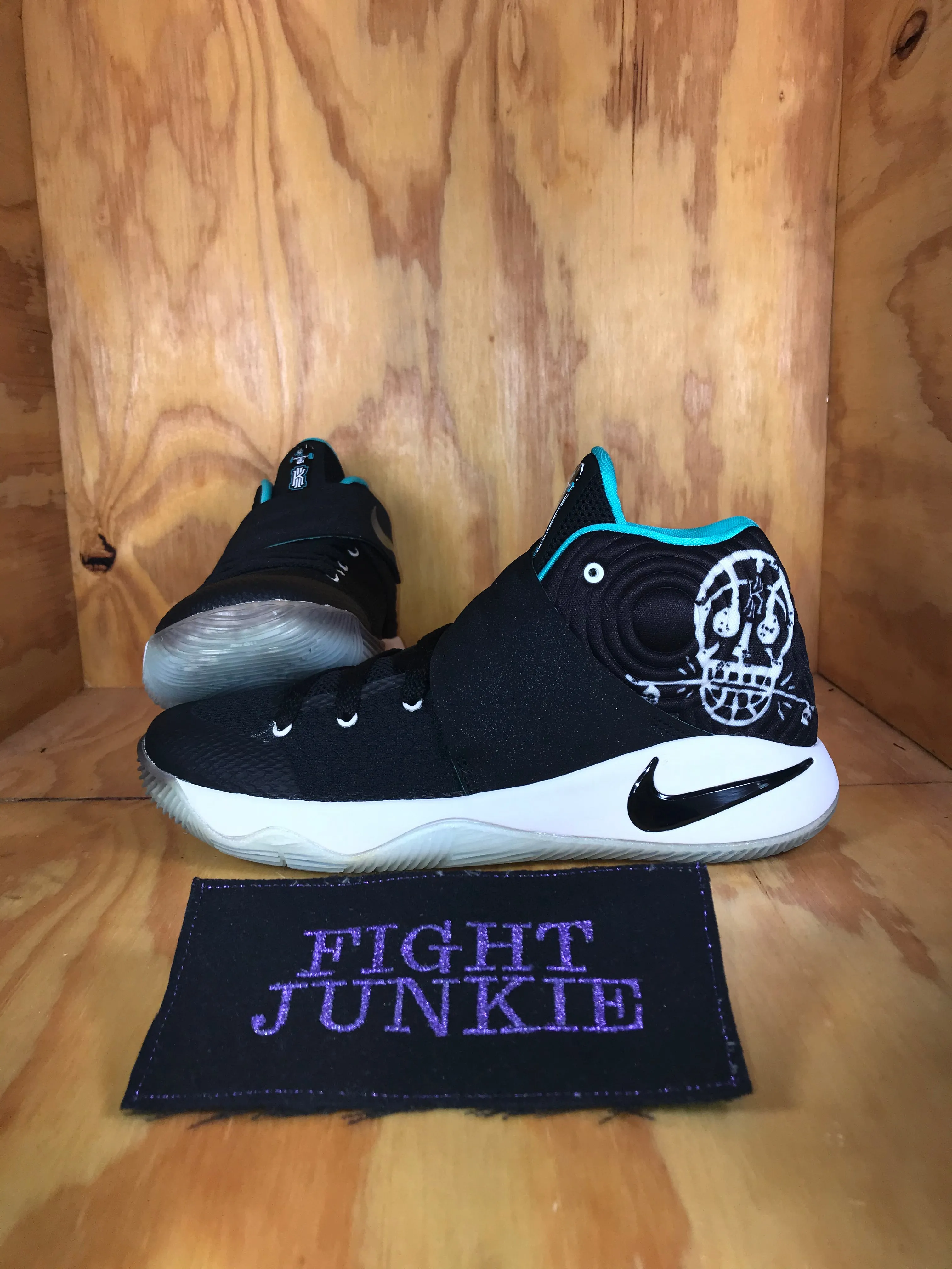 NIKE KYRIE 2 Youth Size 6 Skateboarding Basketball Court Deck