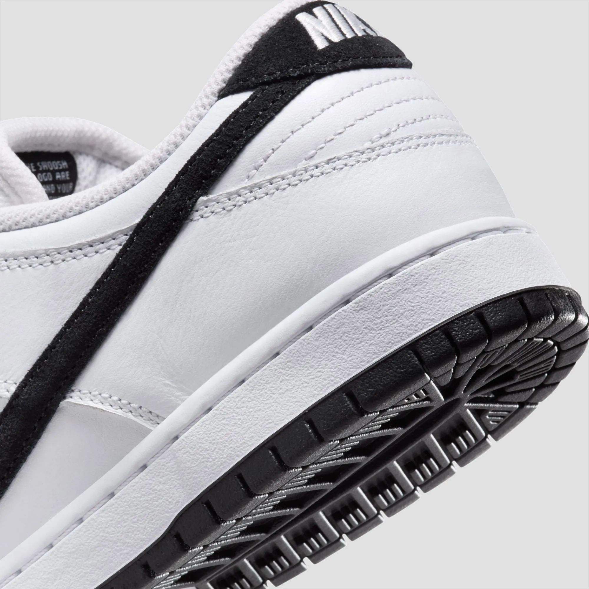 Nike SB Dunk Low Pro Skate Shoes White / Black / White / Black