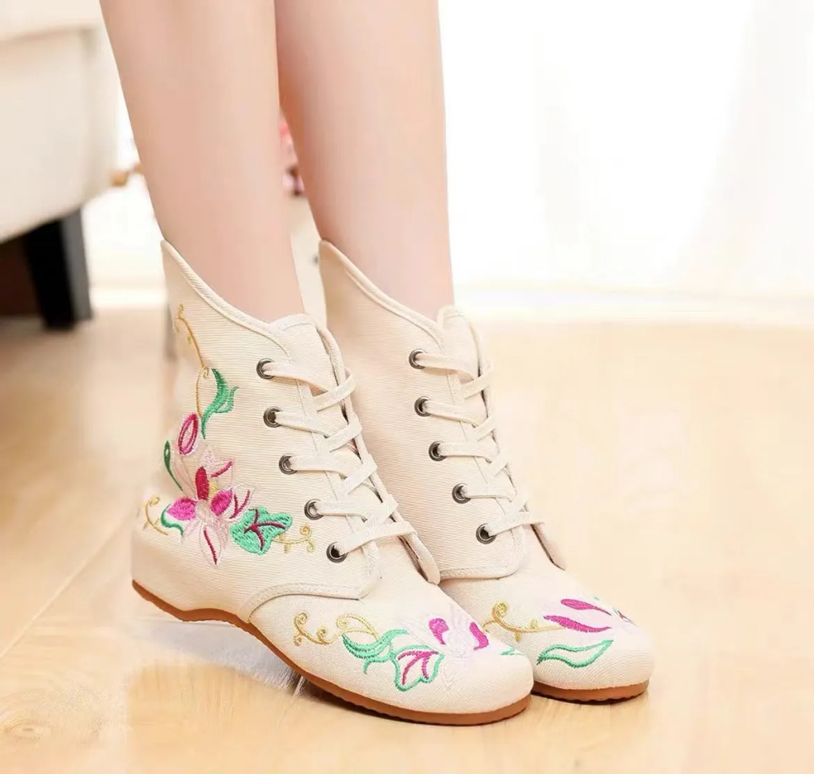 Old Beijing Embroidered Cloth Flower Ethnic Boots