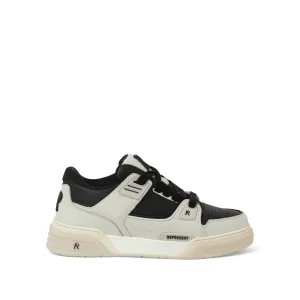 Studio Sneaker in Vintage White/Black