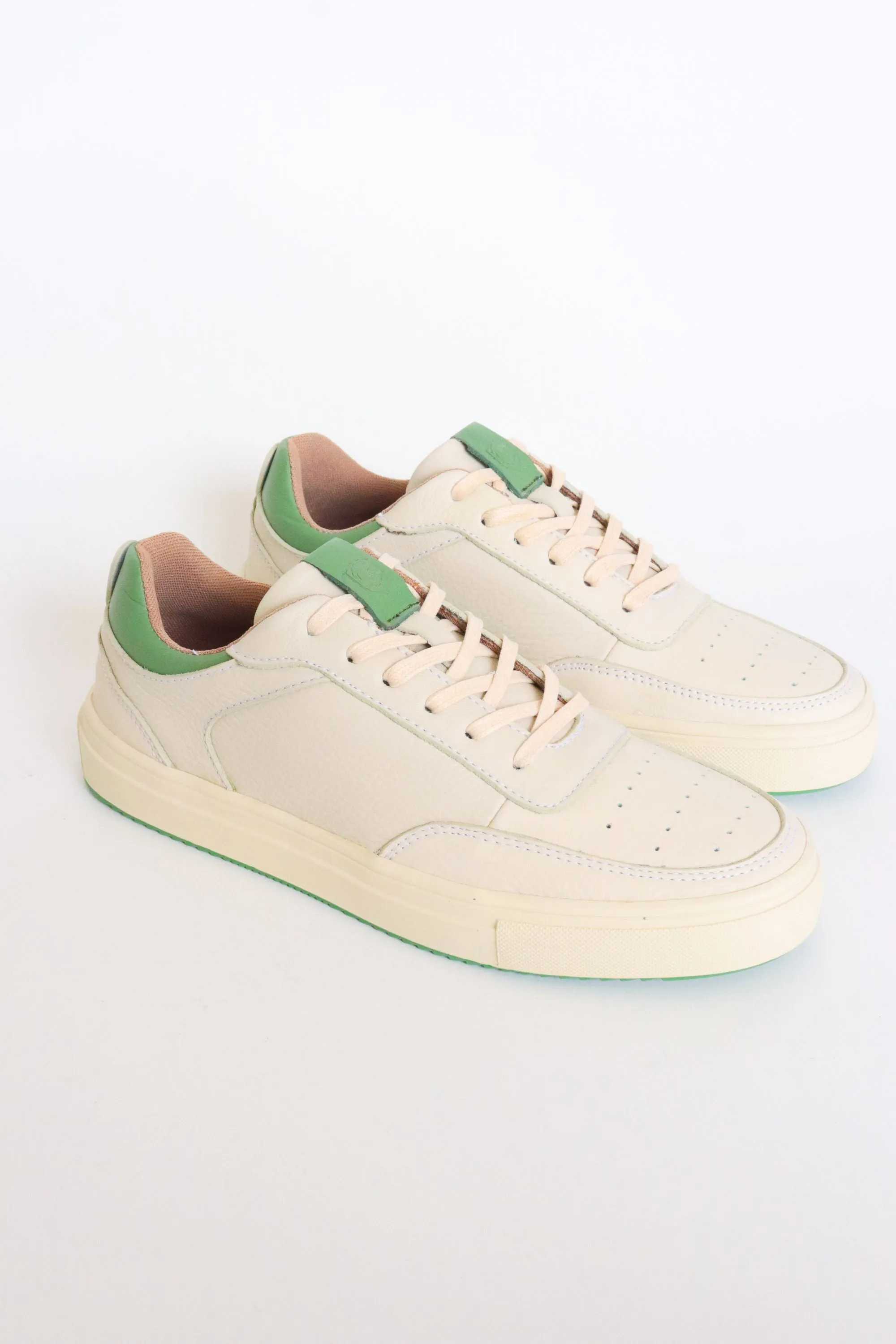 TENIS MARCO DE CUERO PARA HOMBRE BLANCO X VERDE / REF: CLCK 2012