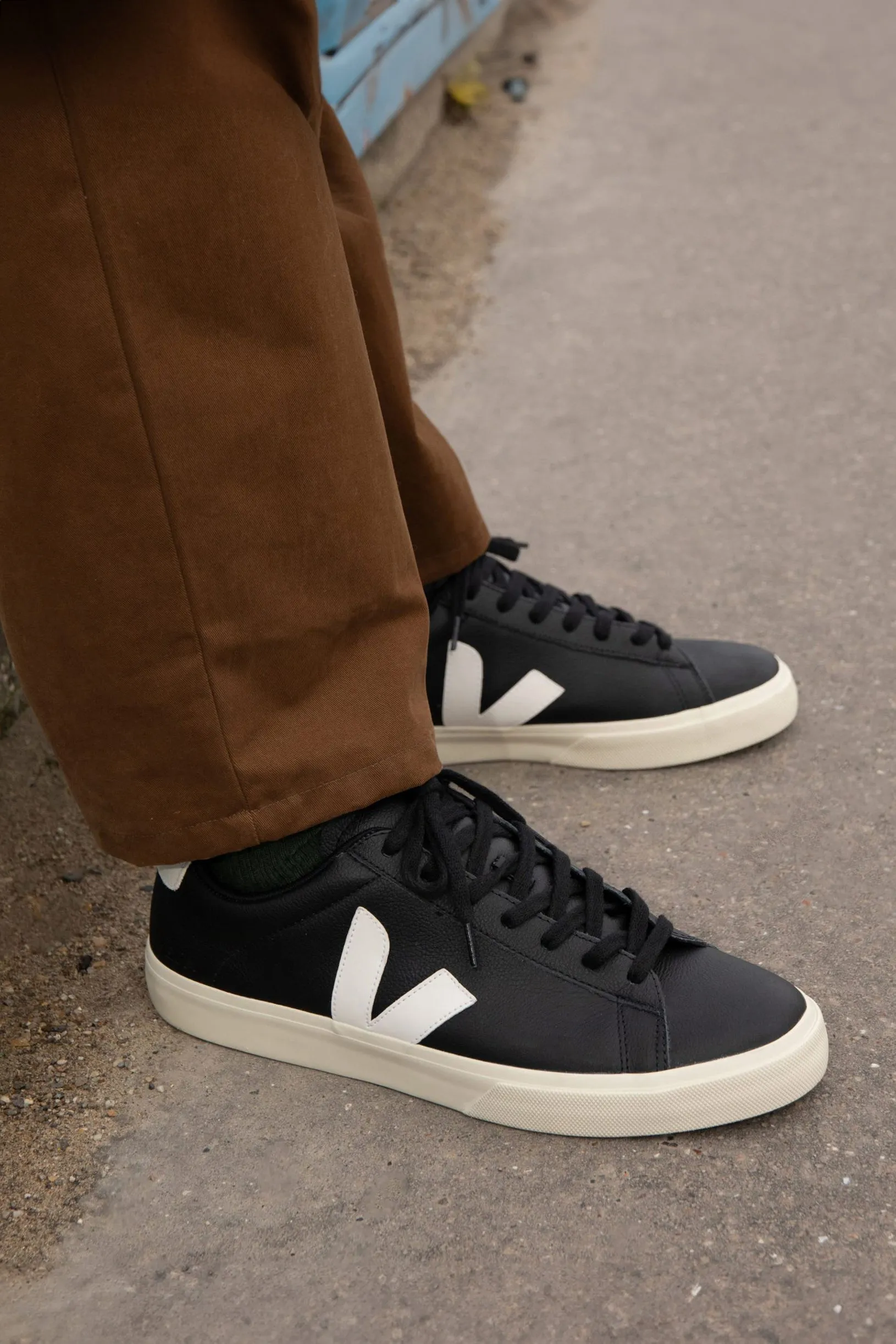 Veja - Campo Chromefree Leather Sneaker, Black White